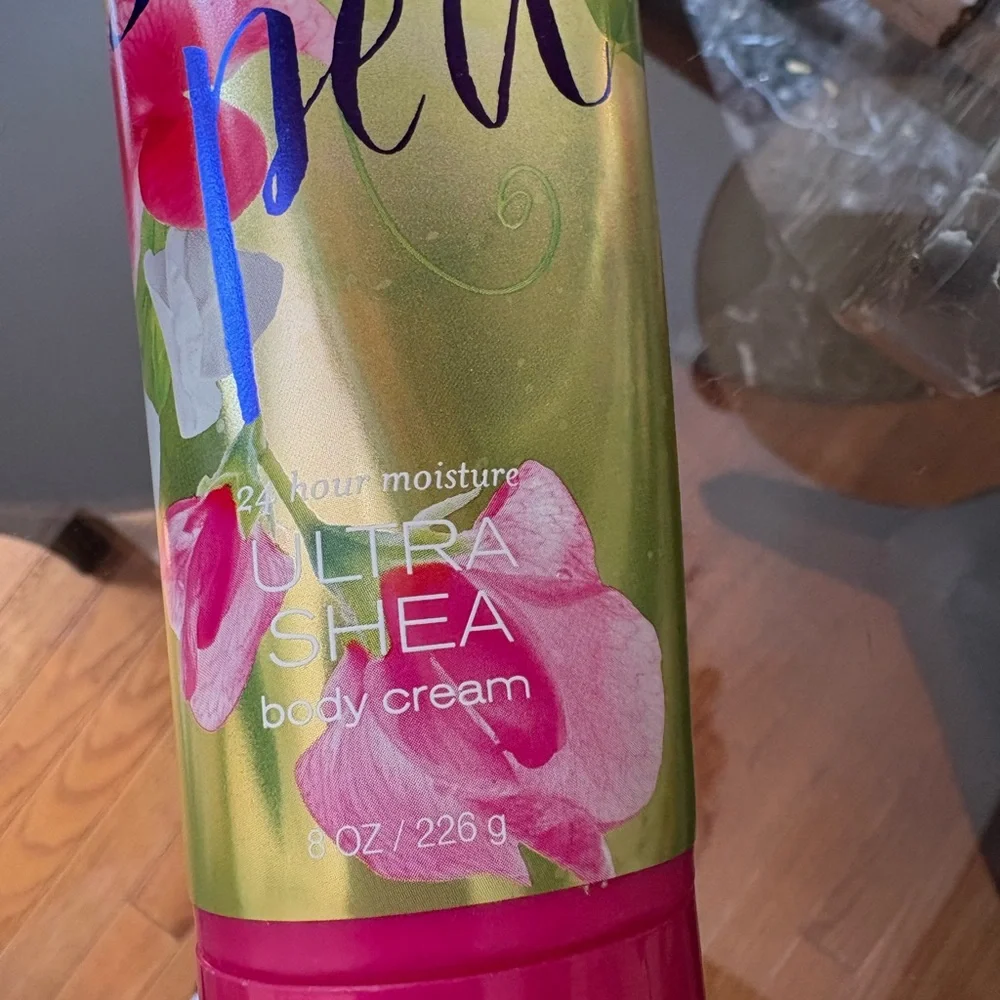 NWOT Bath & Body Works Sweet Pea Floral Cream - Picture 2 of 3